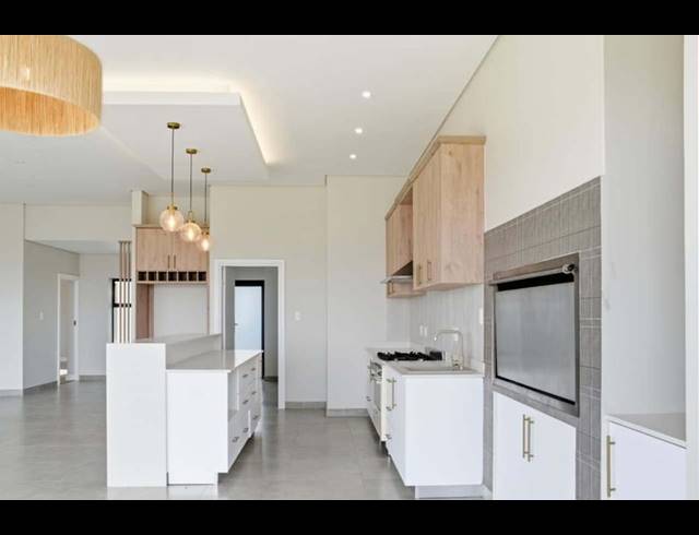 3 BEDROOM TOWNHOUSE FOR SALE IN HARTENBOS HEUWELS